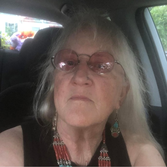 Meet your Posher, Michele - Picture 1 of 1